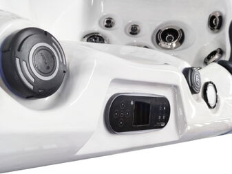 Hot Tub Colombo with 7 Seats - view of Controls - Hot tubs Portugal Algarve Online Shopping Site