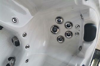 Hot Tub Kenya- 5 Person, 3 Seats, 2 Lounger - Hot tubs Portugal Algarve Online Shopping Site