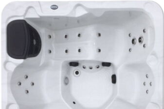 Holiday Let 5 close up, seats and lounger - algarvehottubs.com