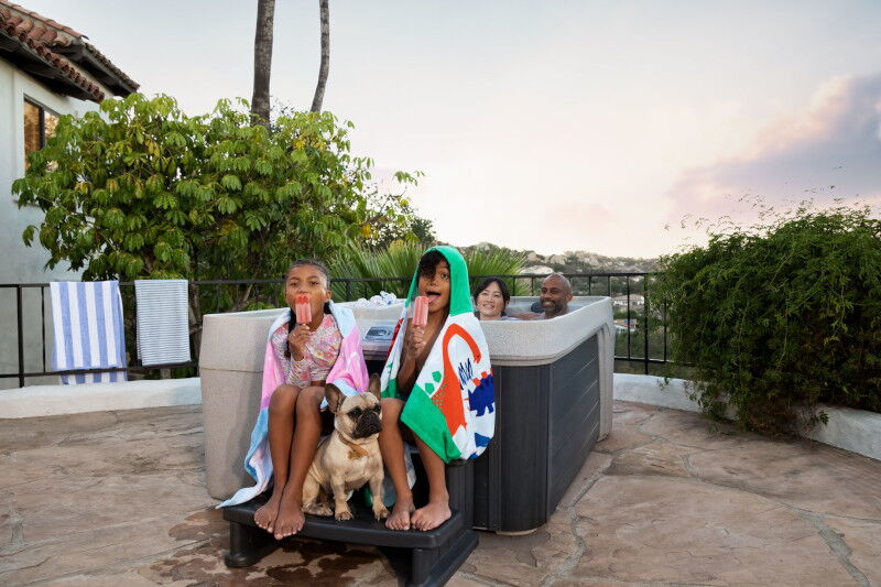 Lifestyle Images, Azure, Azure Premier, Family, Kids with Icecream